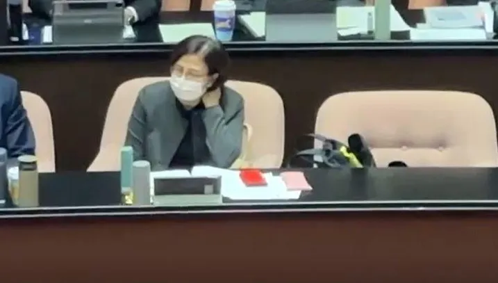 顏慧欣傳遭霸凌！卓榮泰證實收辭呈　楊珍妮現身立院「因這身分」免上台