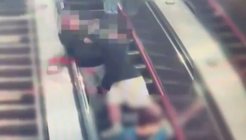 影/拳腳、鎖喉齊出！北捷台北車站「超硬大場面」衝突影片曝