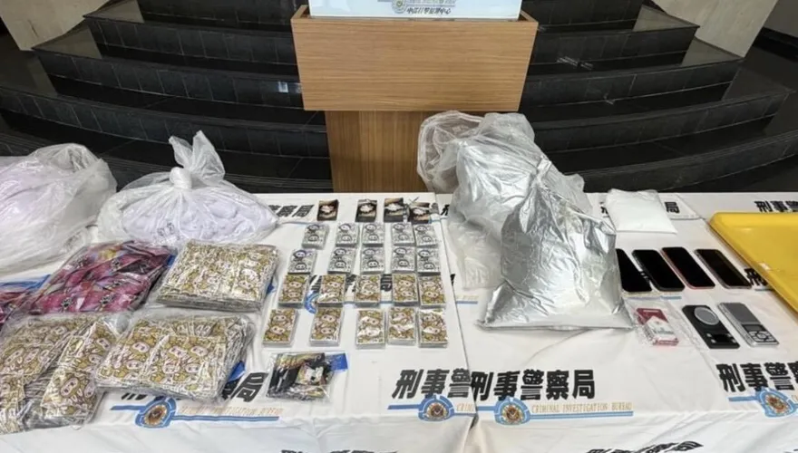 毒品分裝場隱身苗栗別墅　警扣巨量彩虹菸、咖啡包