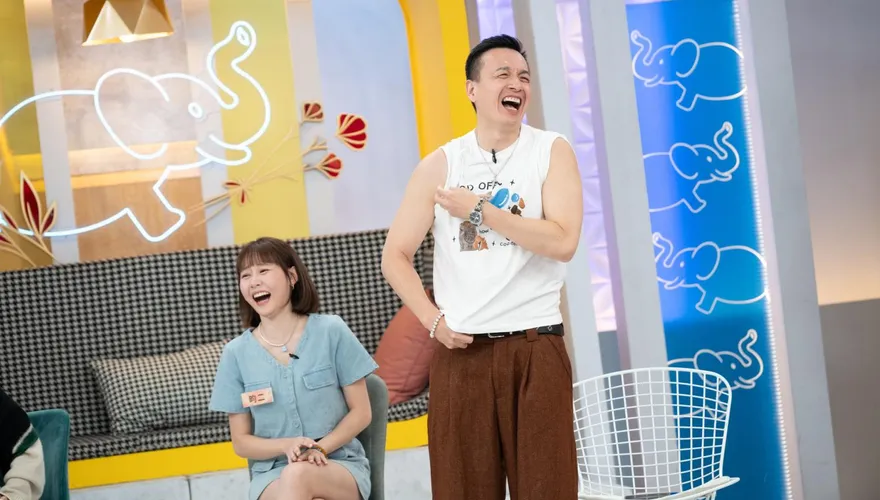 《不熙娣》迎小S復工推「隱藏版特輯」　小鐘掀衣秀肌肉大呼：錢太難賺