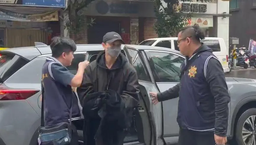 爆不倫粿粿重創事業！王子涉閃兵遭上銬逮捕　經紀公司回應了