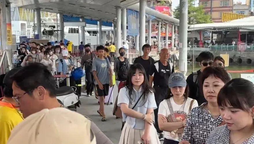 影/清明連假首日！小琉球國旅觀光潮回來　登島人次衝破6千