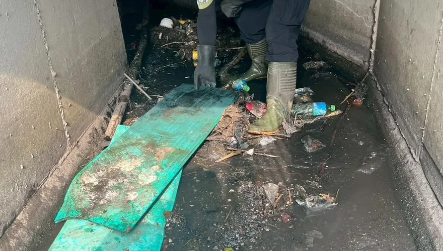 排水溝塞爆竟是整座廁所　嘉義水上鄉派高壓水槍差點沖爆