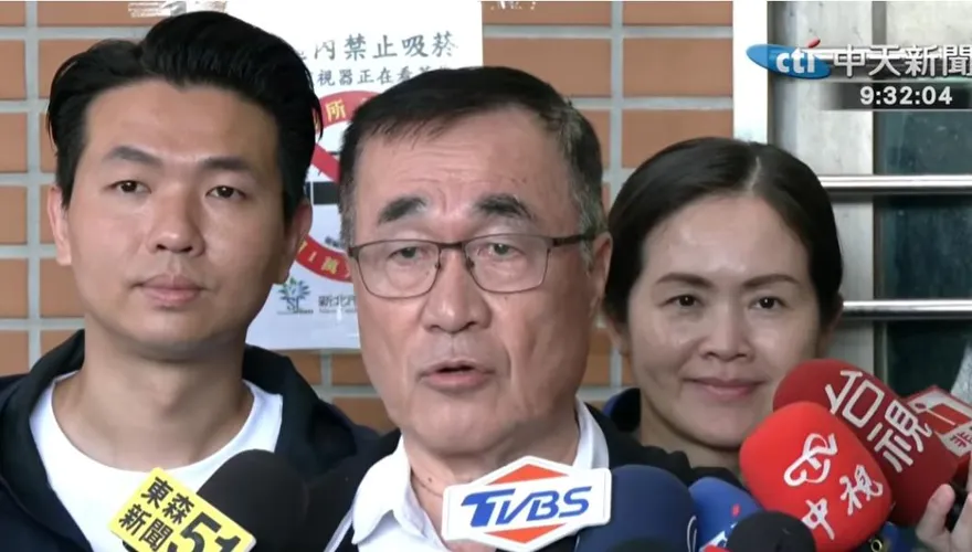 鄭運鵬開酸踢鐵板！李四川正面對決曝「鐵鎚背後感人故事」