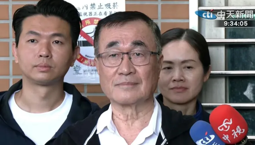 鄭運鵬再翻車！藍戰神挖出「紙糊鐵鎚」黑歷史　「CNN認證丟臉」影片曝