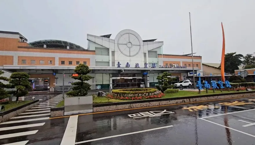 影/雷雨當空！台南機場暫停地面作業　部分航班延誤