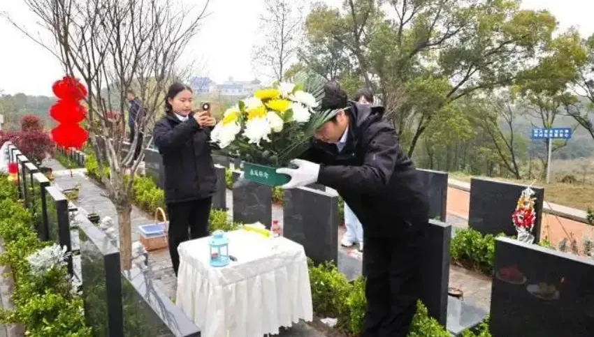 另類！陸跑腿平台「代祭掃」服務走紅　最貴套餐2萬3包茅台