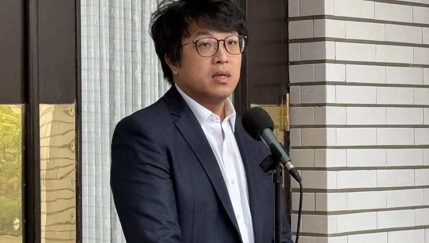 綠網紅急藏沈伯洋？律師陳君瑋怒：出一張嘴誰都會