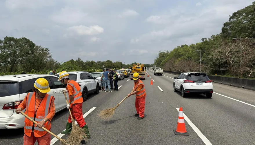 國1苗栗頭屋路段2起連環撞！11車毀損　幸無傷亡
