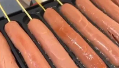 饒河夜市澱粉腸攤成分不明惹議　業者急道歉：暫停營業