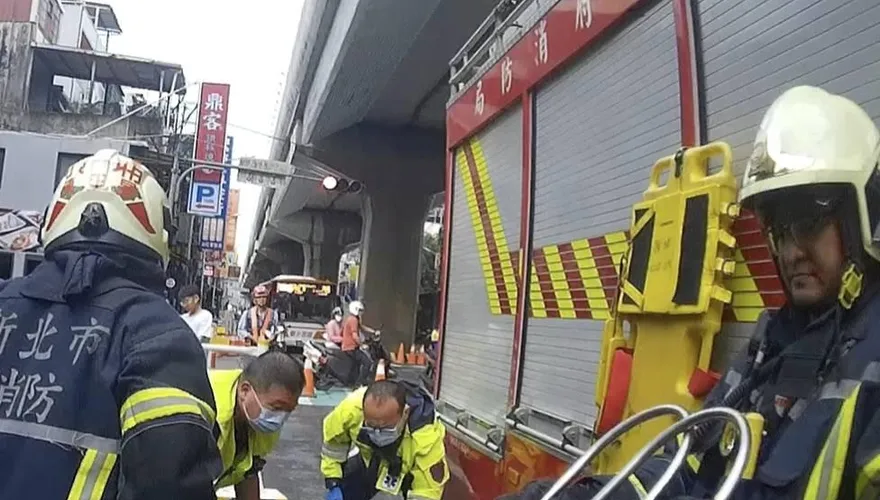 土城工地驚魂！50歲男喝茫「重心不穩」跌落1米深洞