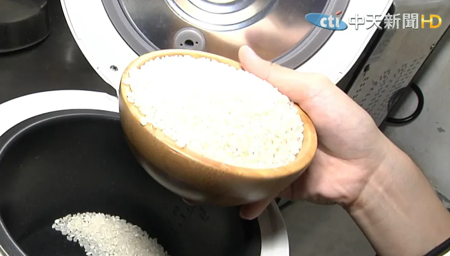 大同電鍋煮飯黏鍋底？悶蒸加油4招讓米飯鬆軟不浪費