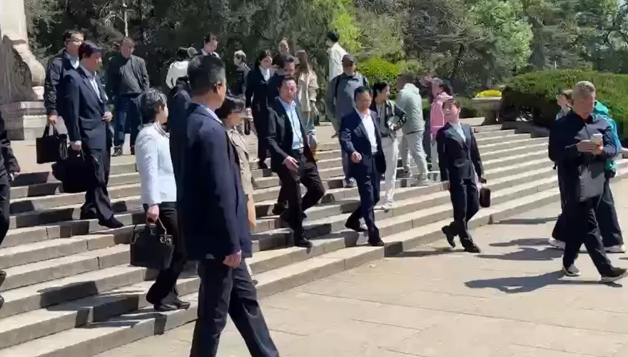 國台辦副主任場勘還送兩本書！　鄭麗文明上中山陵規格受矚