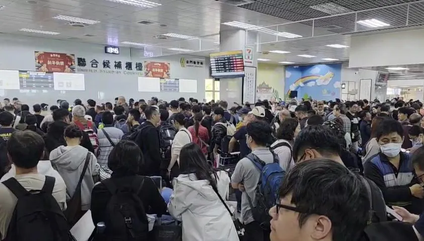 金門機場濃霧逾700人滯留　軍機、2加班機投入疏運