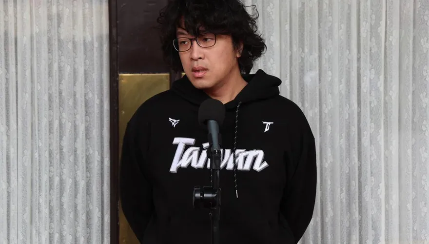 華麗人設轉變啟動？脆網友曬對比圖「沈伯洋神似裴勇浚」帥爆