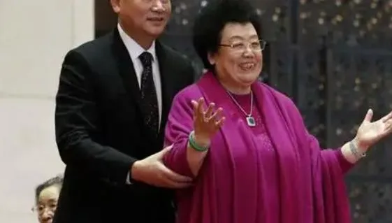 「唐僧老公」送最後一程！陸前女首富今告別式　千億財產成焦點