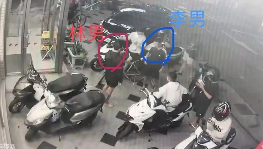 影/嘉義超商爆金錢糾紛！　少年持BB槍恐嚇打人警火速逮捕