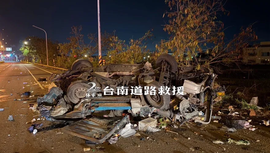 影/救不回！台南國8重大車禍「車全碎人斷魂」