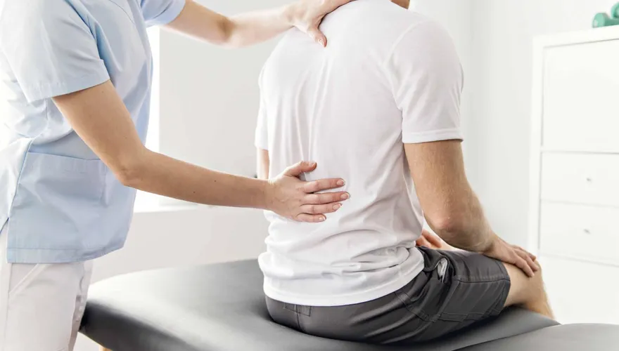誤以為閃到腰？「脊椎膿瘍」延誤就醫恐釀癱瘓甚至敗血症