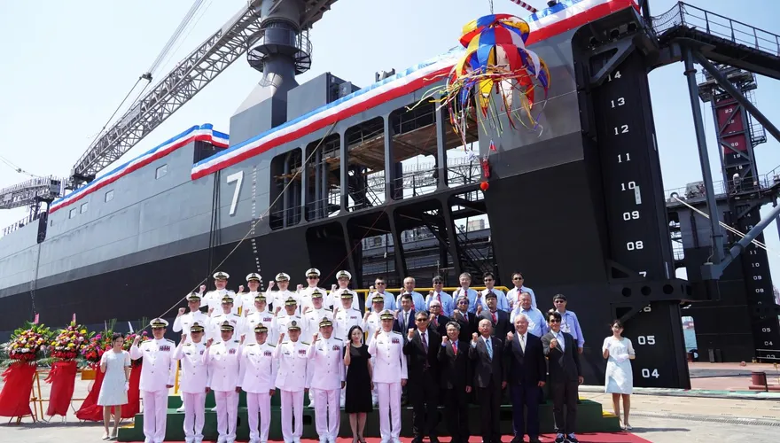 提升中小型艦艇維修能量　海軍新建浮塢高雄下水