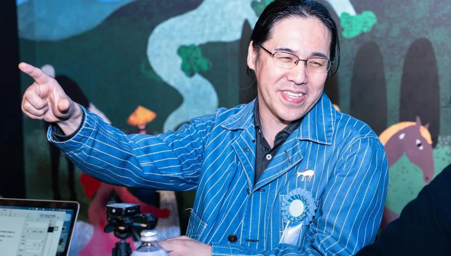 導演四宮義俊愛日式建築！半夜朝總統府狂拍　笑喊：很怕被衛兵制止