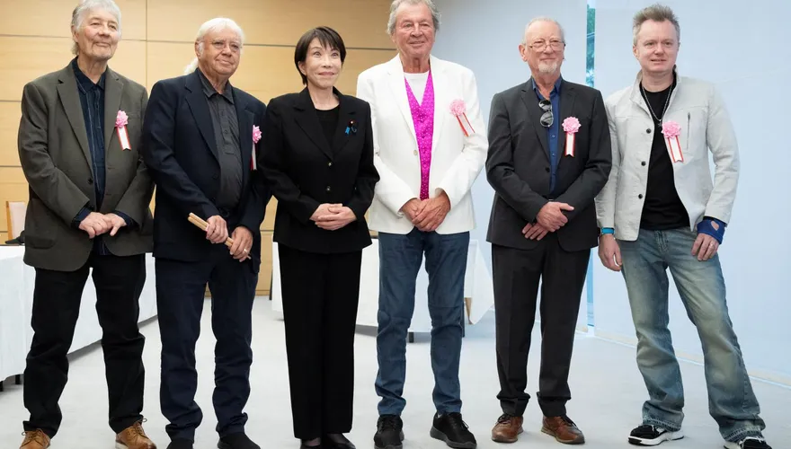 日相高市早苗見英國傳奇搖滾樂團成迷妹　告白：「你是我的神」