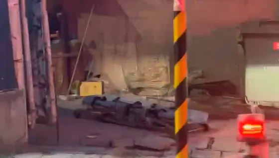影/內湖爆工安意外！工人摔落工作梯受傷　救護車緊急馳援