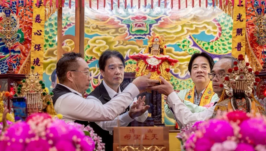 山邊媽起程到朝天宮進香　賴清德親赴苗栗送駕