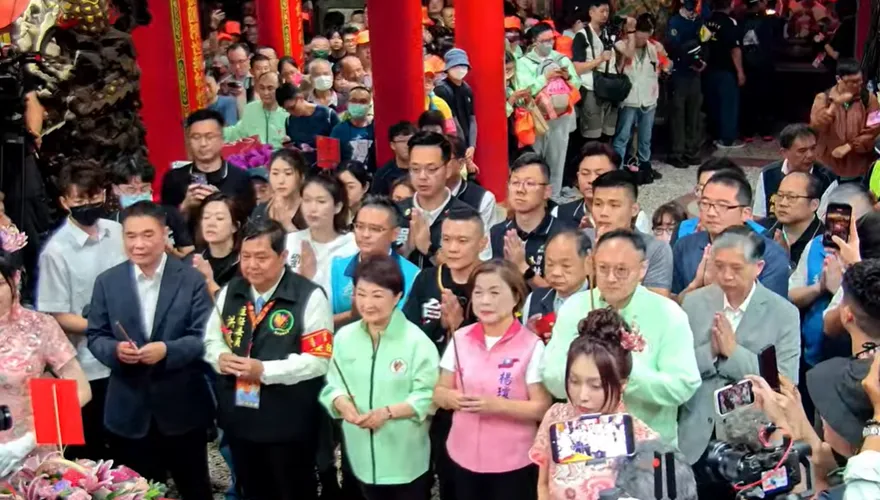 白沙屯媽祖起駕！藍營大咖齊聚拱天宮　盧秀燕參拜贈禮金