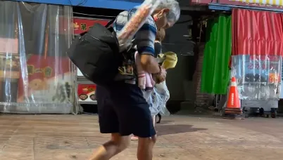 影/勇腳伯也來了！提前抵拱天宮參加進香　路邊休息被驅趕