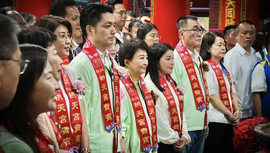 扮「最強母雞」率藍營將赴白沙屯參拜　盧秀燕：媽祖保佑高票當選