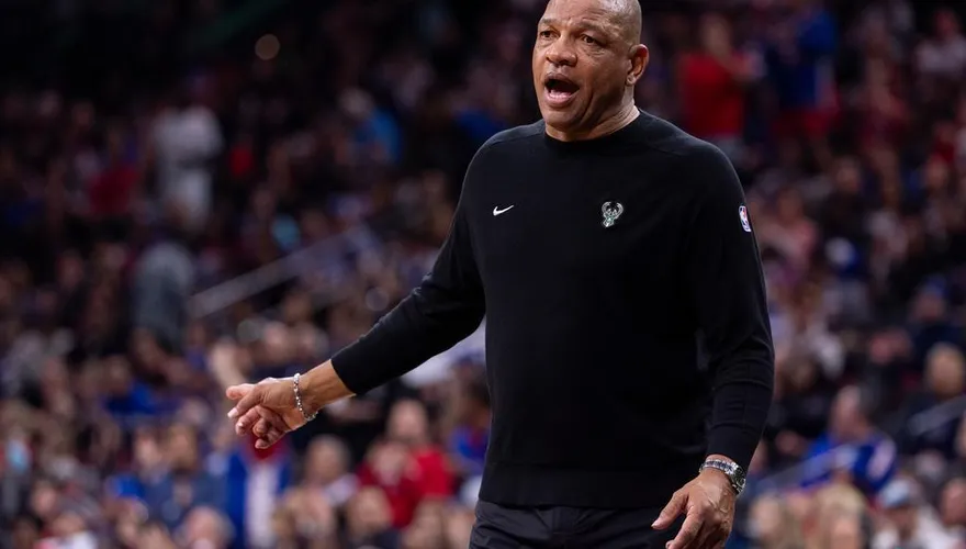 NBA/例行賽結束秒下課　字母哥震驚「老河流」被炒：我要致電確認