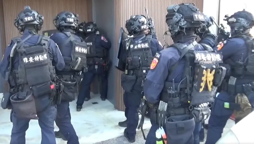 影/台南黑幫勒索工地「處理費」！警逮12人　主嫌遭聲押