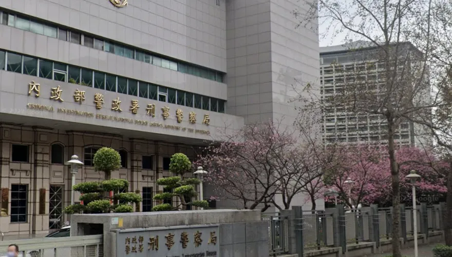 台北街頭驚現「僵屍步態」男子　警方盤查澄清非芬太尼濫用