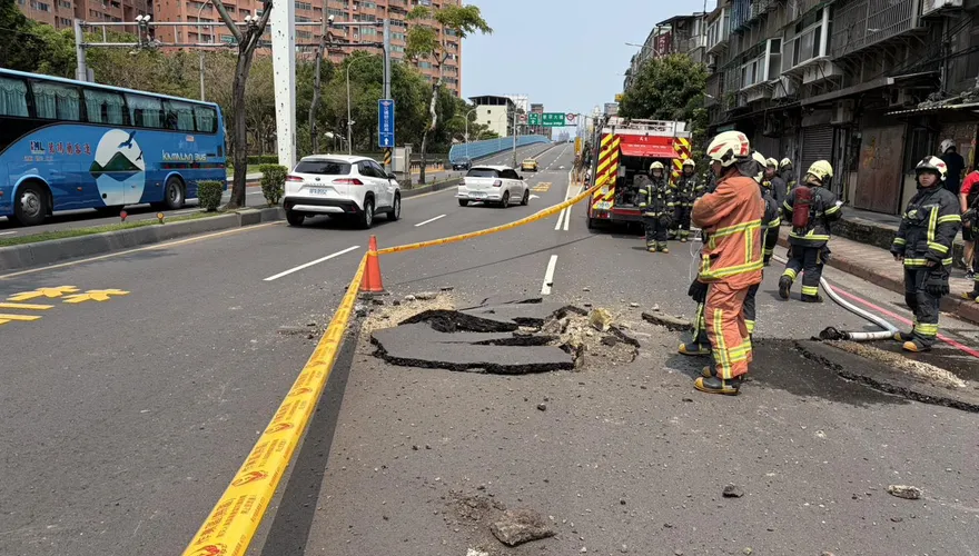 新北板橋路面隆起「中永和4726戶停電1小時」　台電搶修中