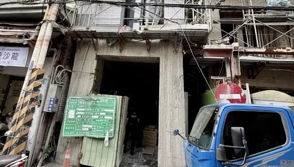 新北新莊工人遭電梯配重片砸爆頭　命危送醫搶救