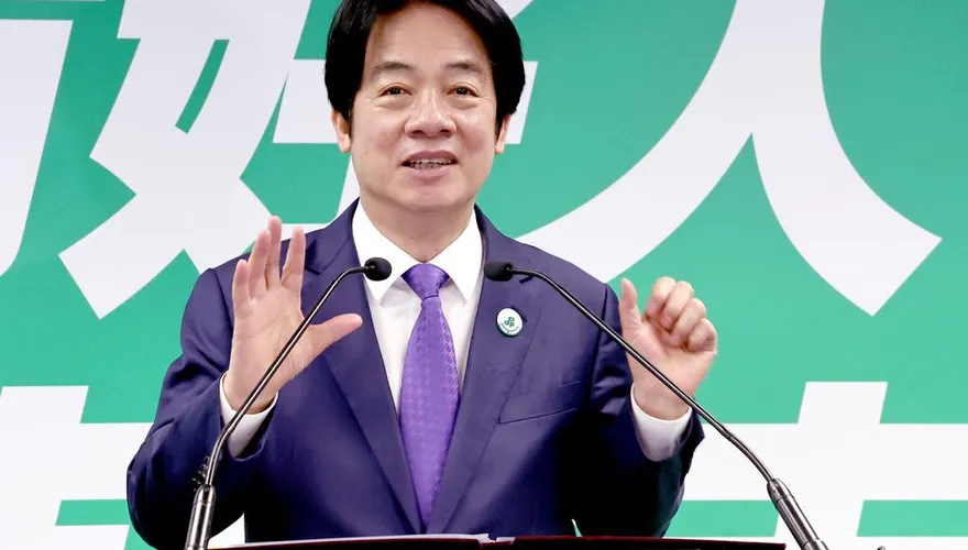 綠營提名記者會爆插曲！賴清德喬麥克風「啪」一聲被電到了