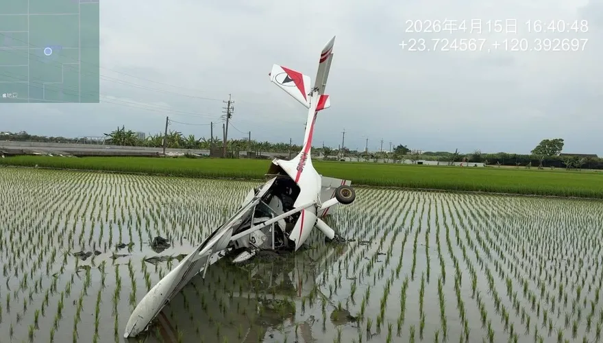輕航機墜落雲林虎尾　52歲男駕機失控「插進田裡」緊急送醫