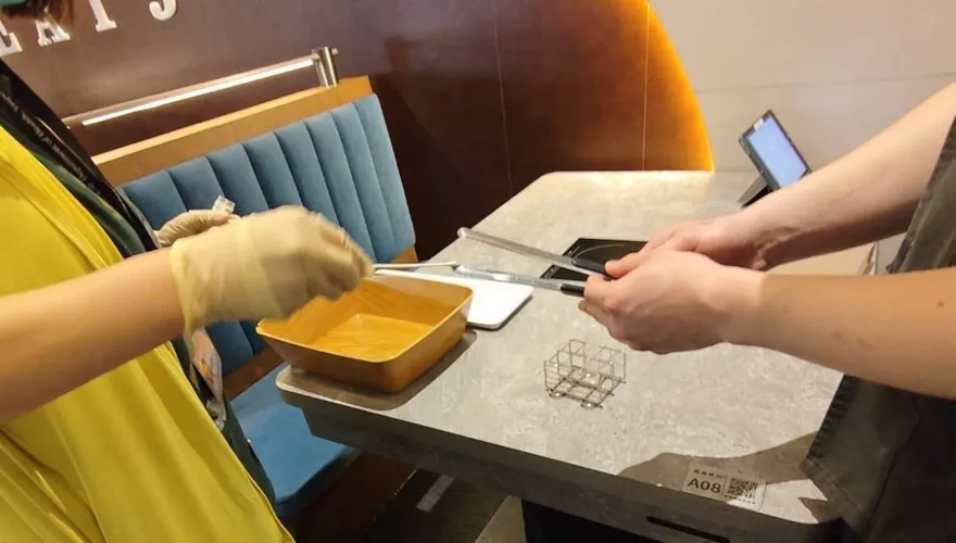 火鍋吃到飽食安風波！客控吃到「尿味螃蟹」　半夜狂吐瀉送急診