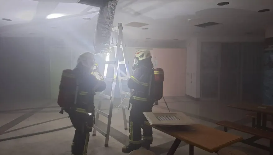 影/大葉大學觀光餐旅大樓火警　地下游泳池突冒異常白煙