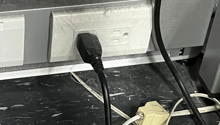 插座成火災隱患　台電示警濕氣灰塵「積污導電」