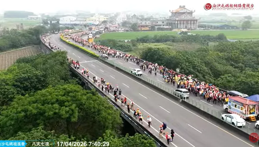 夫重病險插管！妻跪地求媽祖　3年後奇蹟康復還願