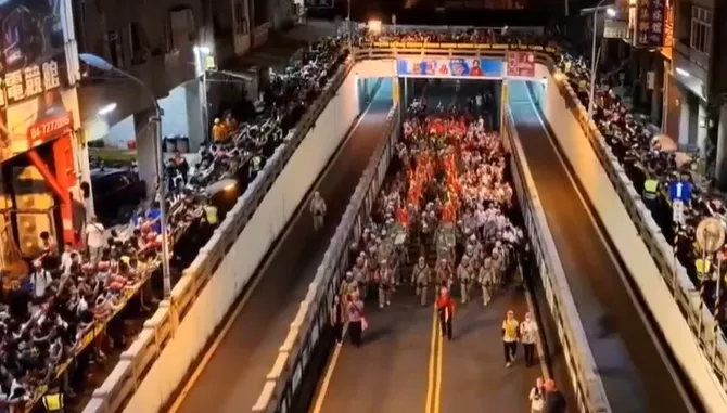 大甲媽創最晚紀錄！　延誤7小時才過彰化地下道
