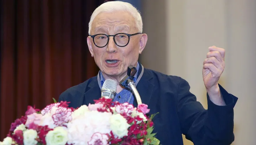 曹興誠不獨了？「驚天一段話」引美律師關注 　網傻眼：準備跳船了