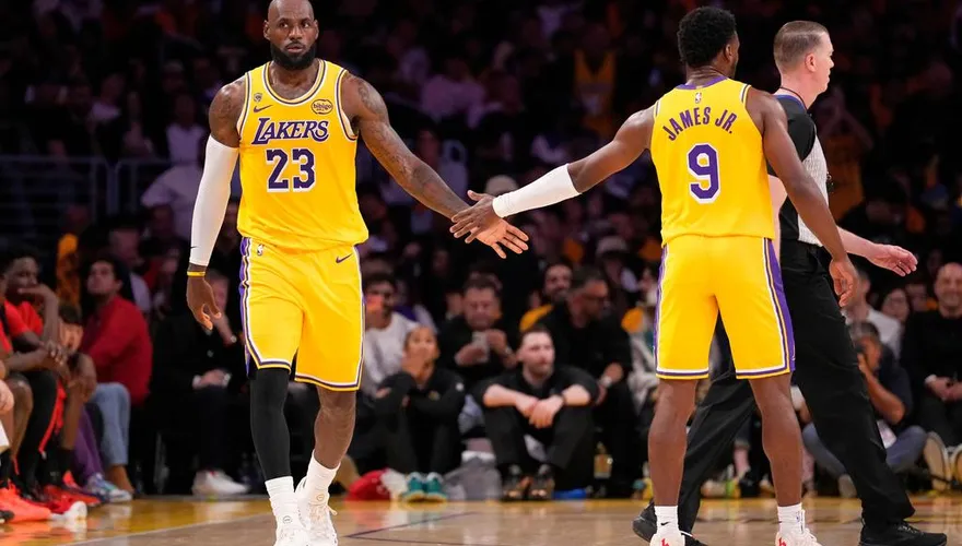 NBA/父子季後賽同台創歷史！詹皇：媽能看到兒孫一起打球很瘋狂