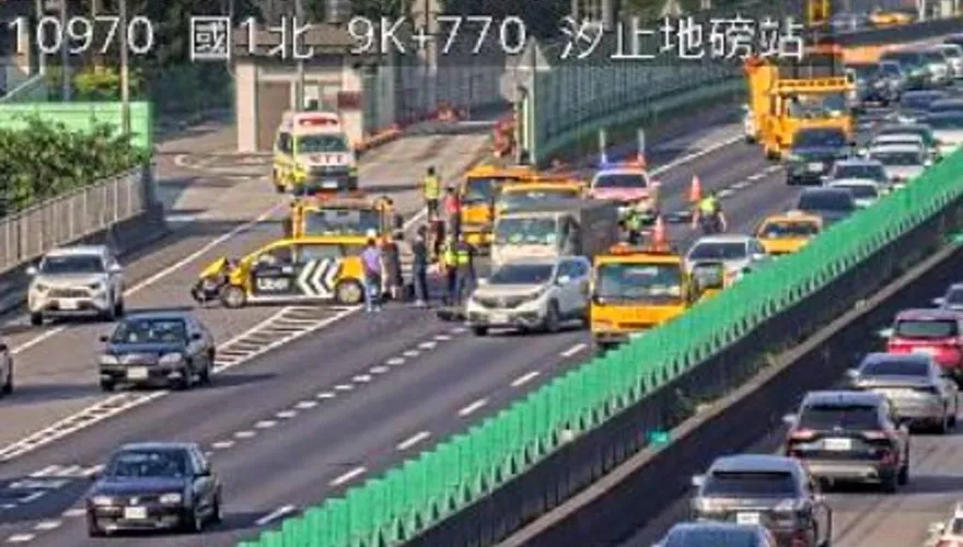 國1汐止段嚴重車禍！4車連撞　車流回堵近2公里