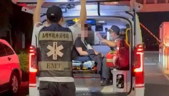 影/高雄國宅濺血！網友約見討債「男遭砍傷」2人落跑