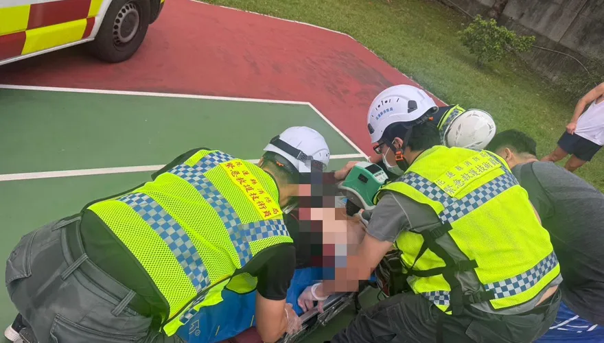 影/何篤霖73歲胞兄打球突心梗倒下　警忍傷狂壓CPR救回一命