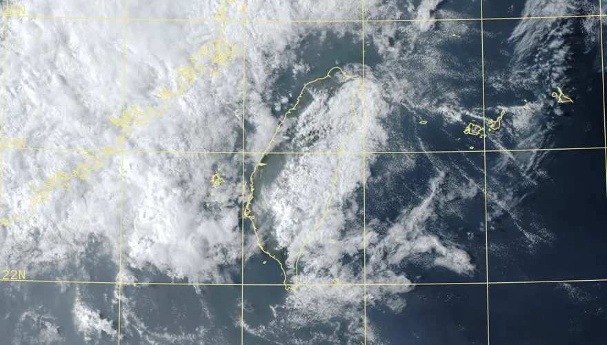 午後對流雲旺盛！雨彈轟炸「4縣市」　慎防雷擊與落石