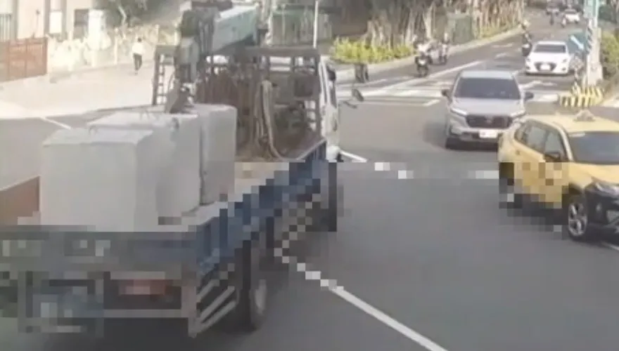 三重停車場糾紛！地主堆巨石阻擋出入口　警：不排除依刑法偵辦